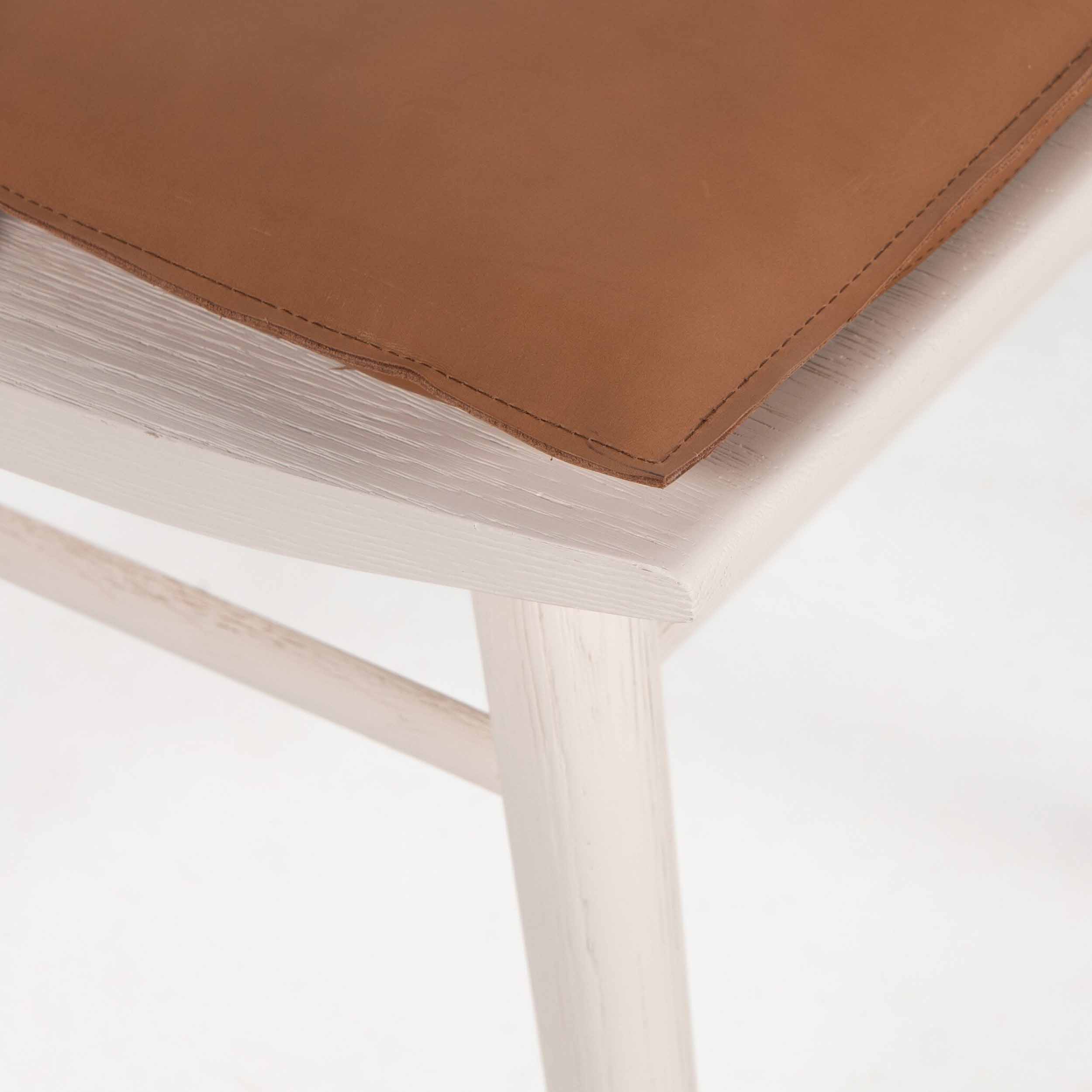 Lewis Windsor Chair, Whiskey Saddle, Off White
