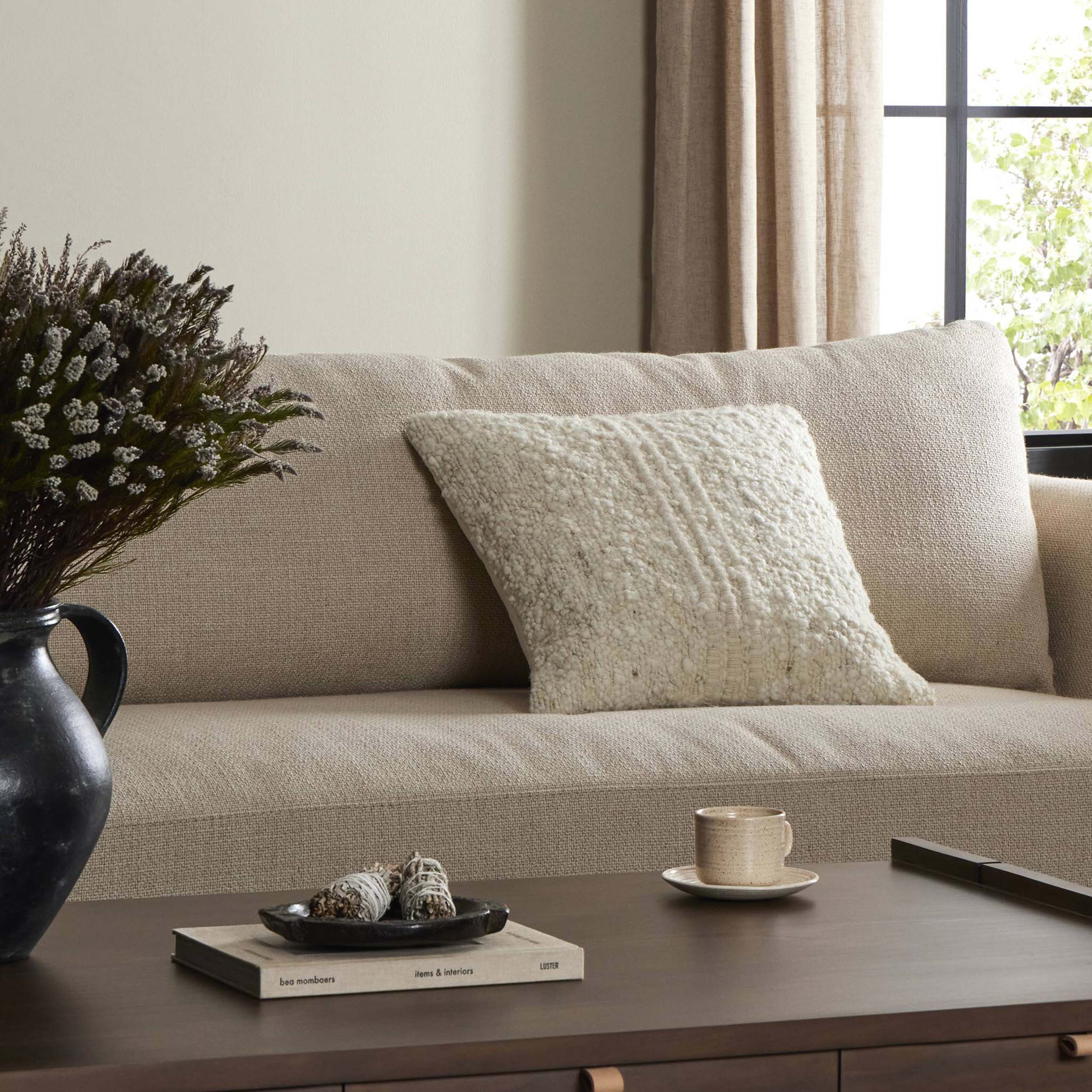 Balia Pillow, Balia