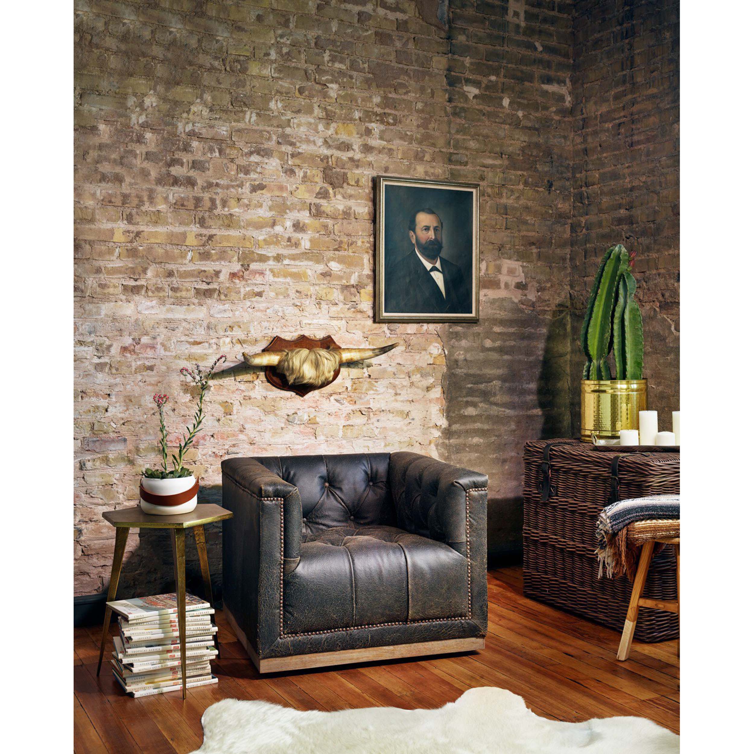Maxx Swivel Chair, Destroyed Black