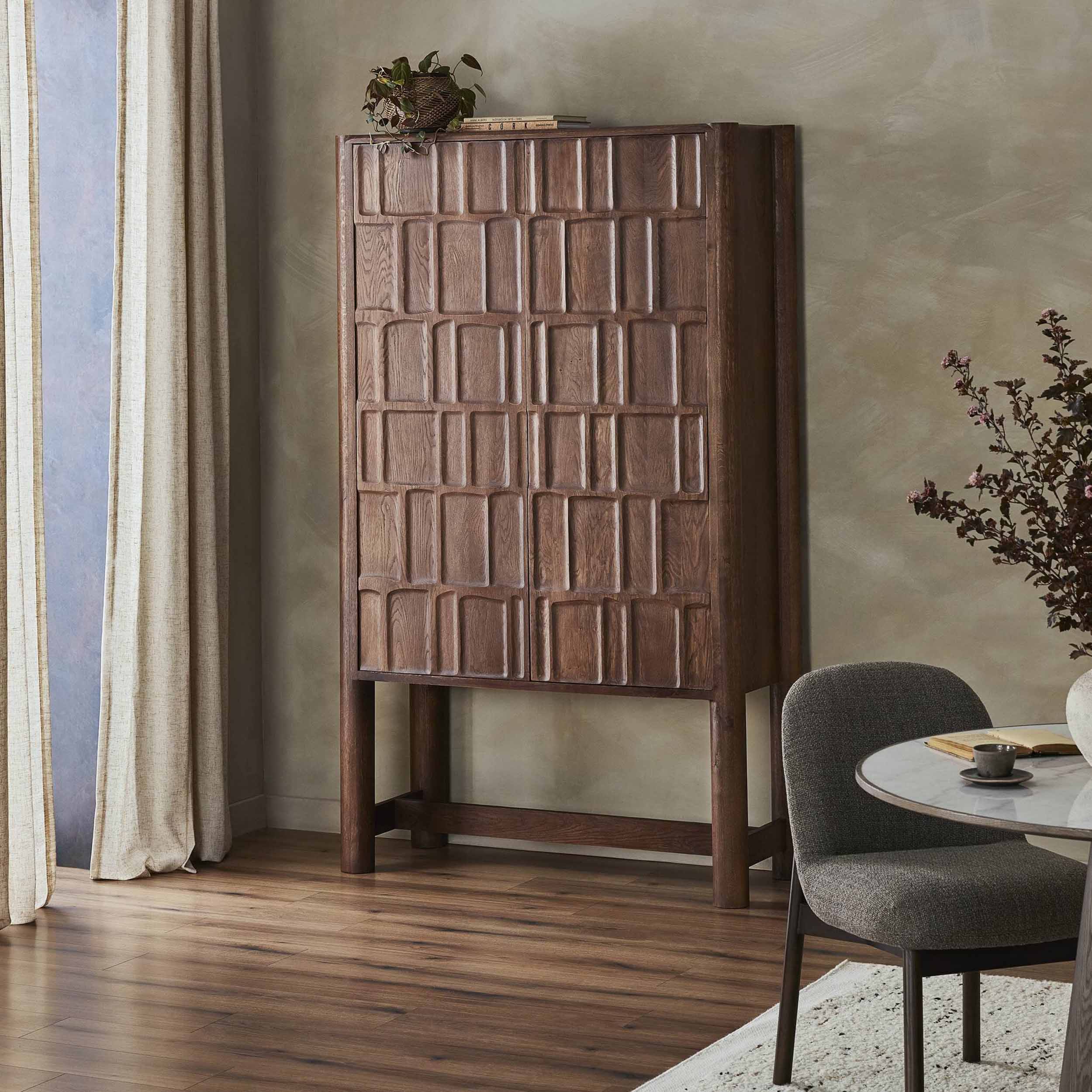 Ezri Cabinet, Cocoa Oak