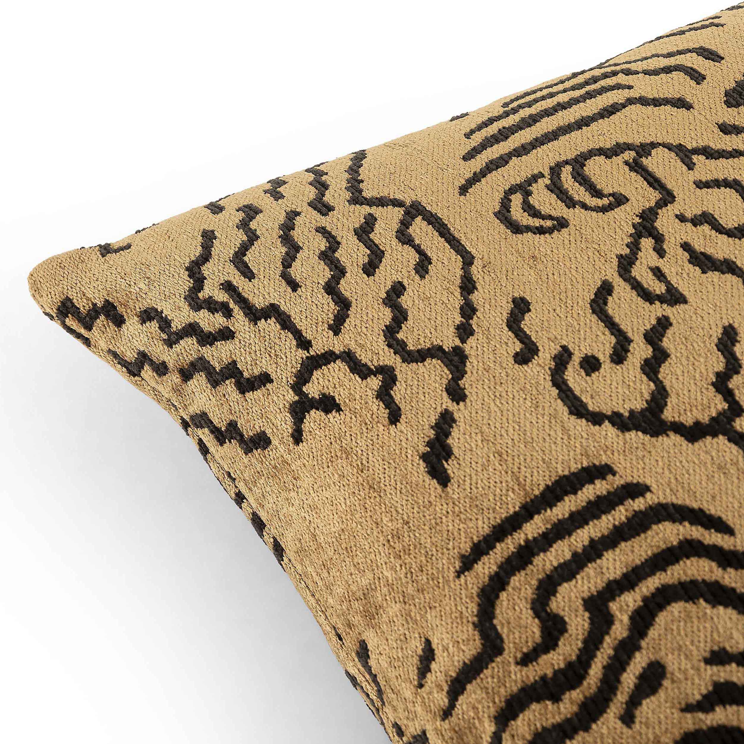 Maxson Pillow, Balkan Ochre