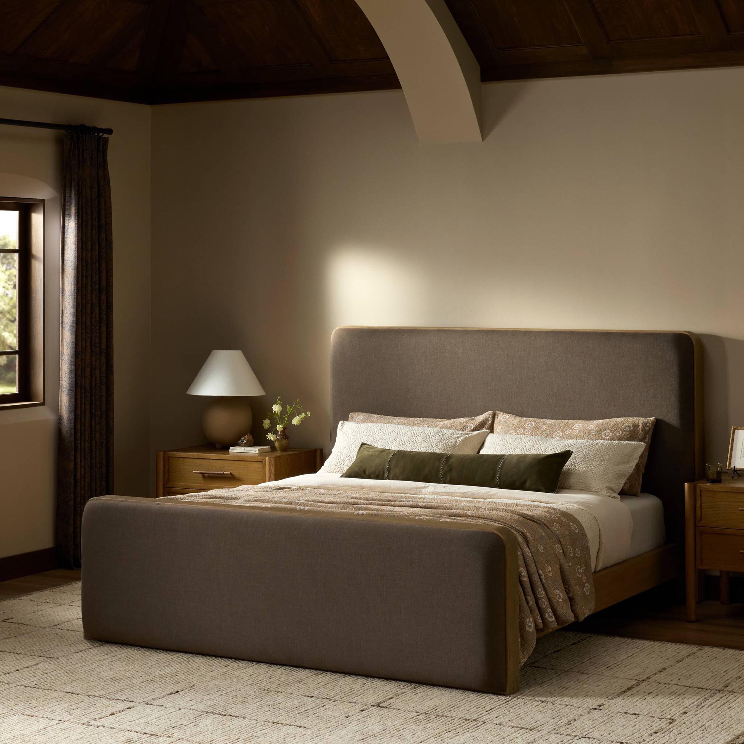 Pierce Bed, Savoy Coffee