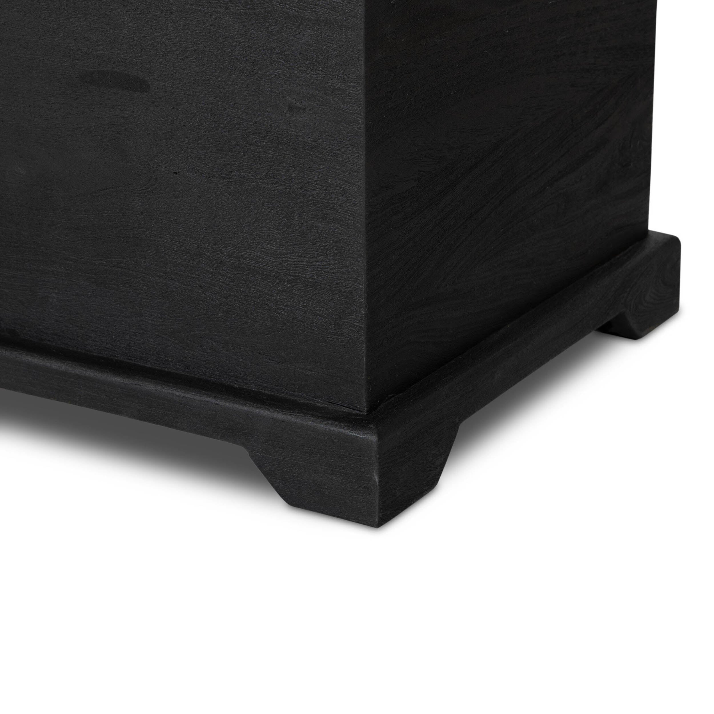 Quintin Trunk, Dark Totem