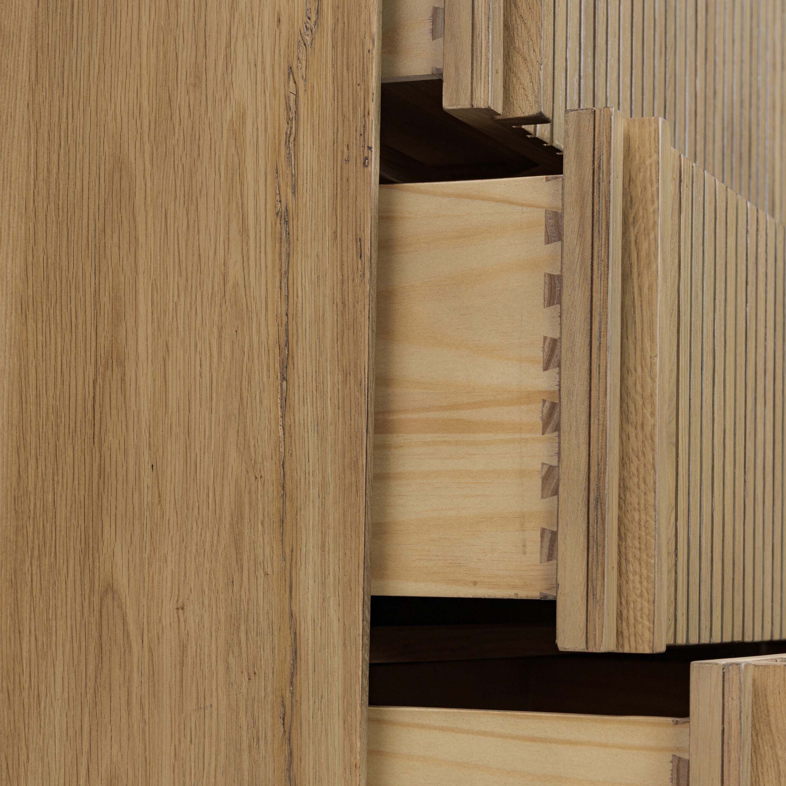 Leo 8 Drawer Dresser, Rustic Light Natural Oak