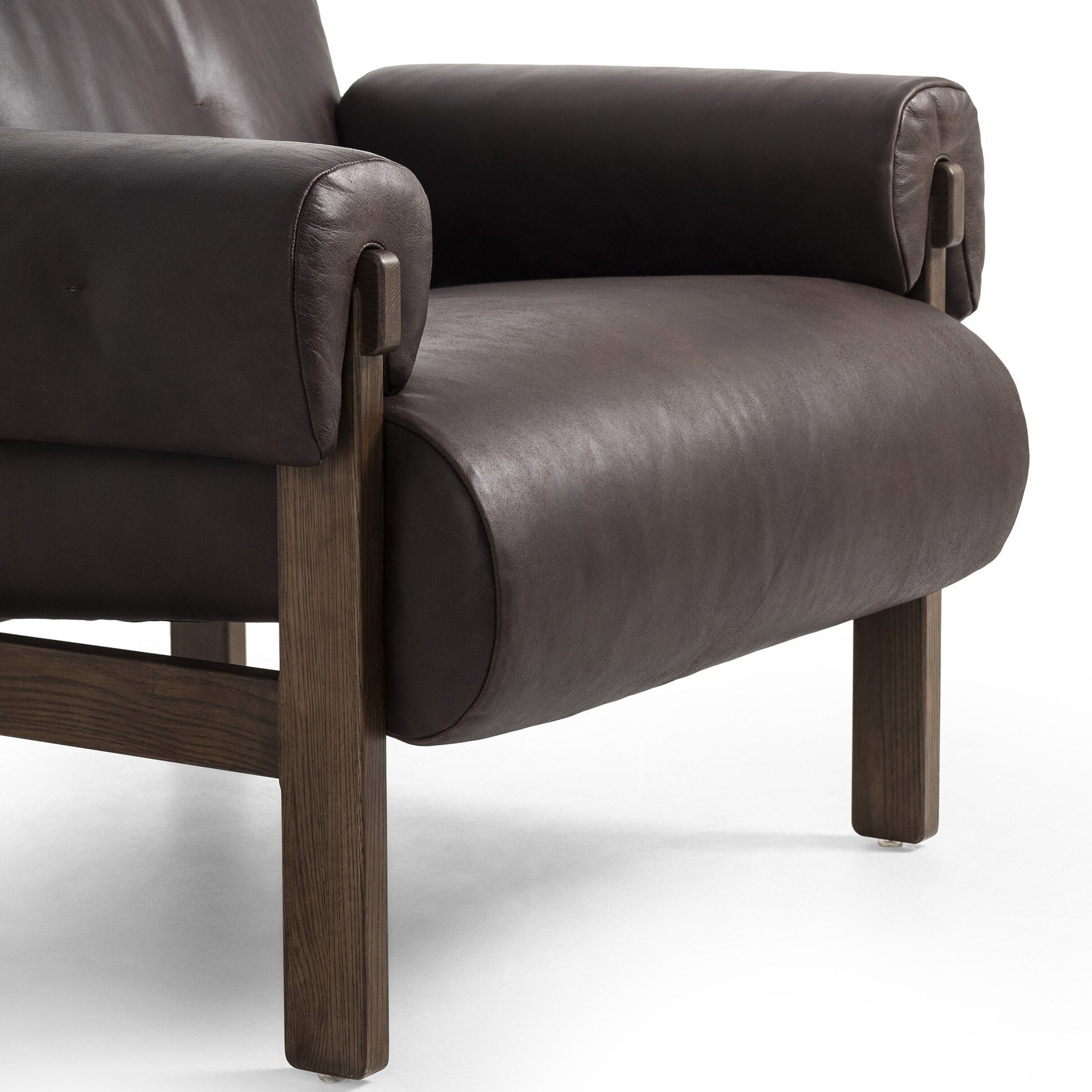 Cora Chair, Conroe Cigar