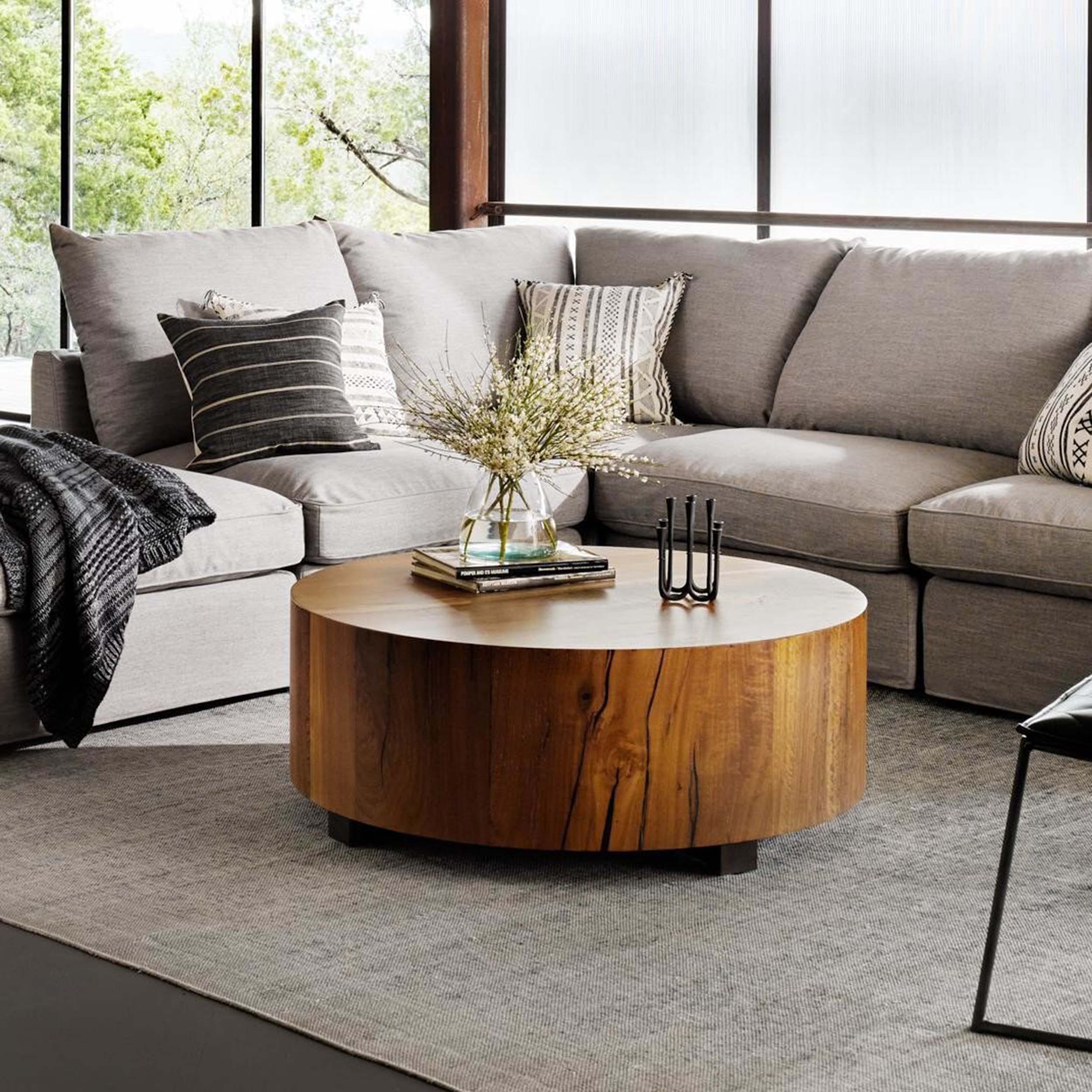 Hudson Round Coffee Table, Natural Yukas Resin